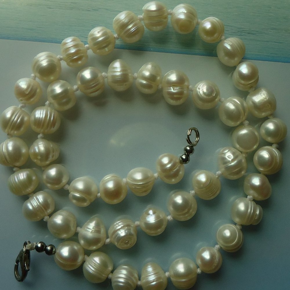 Genuine pearl beaded individually knotted necklace. - Picture 1 of 11